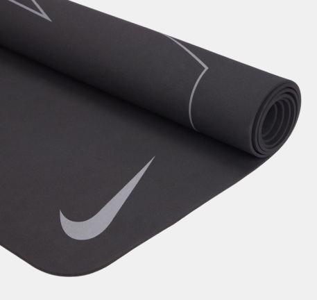 Voor wie is een Nike yogamat geschikt?